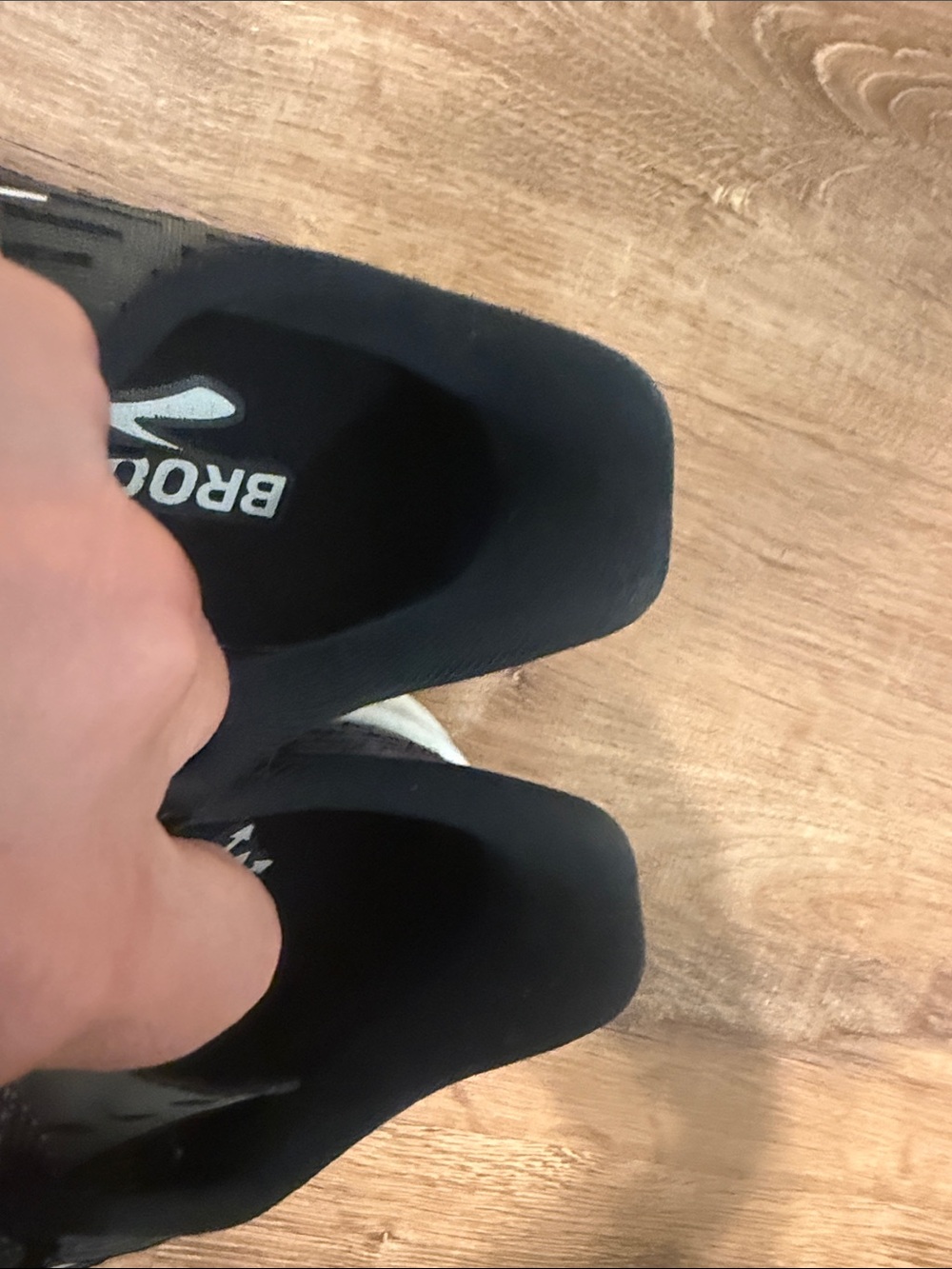 Brooks women’s Black and Grey Athletic Running Shoes - Picture 5 of 8